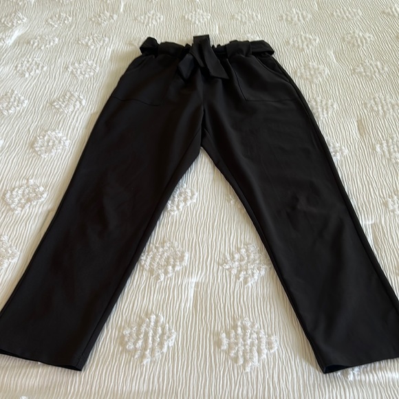 Paper bag waste, cropped black pants - Picture 2 of 6